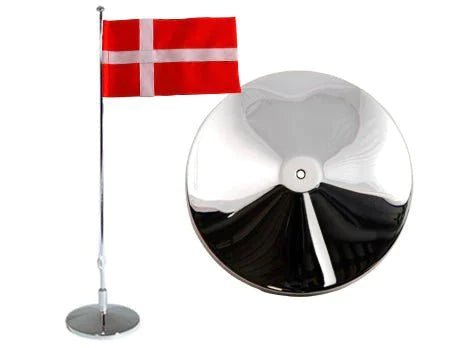 Flaggstång i nysilver med Dansk flagga